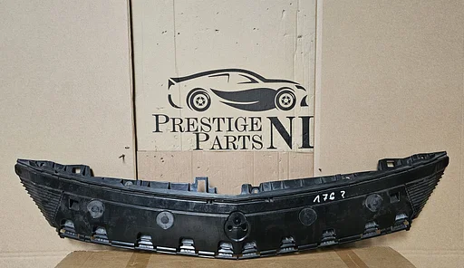 Mercedes-Benz A-klasse W176 Bumpersteun boven A1768851265