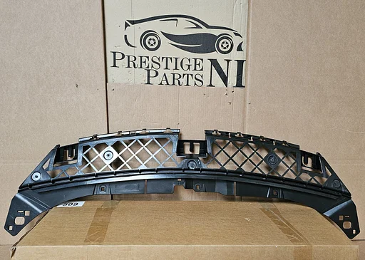 Mercedes A Klasse W177 AMG GRILLE BUMPER HOUDER A1778851300