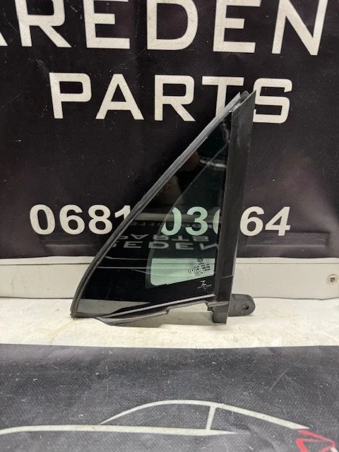 Volkswagen Tiguan 5N 5NA Driehoek Ruit Links Voor 5NN845113
