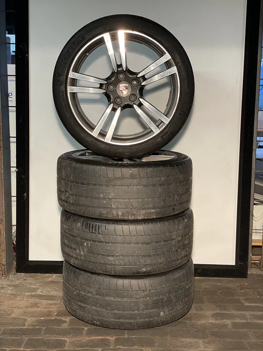 Porsche cayenne GTS II 21inch Dark titanium velgen zomerbanden 5X130 295/35R21 Michellin latitude sport Originele velgen