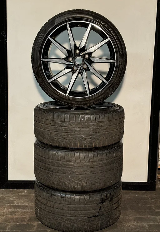 Aston martin DB11 20inch winterbanden 255/40R20 295/40R20 Pirelli Sottozero