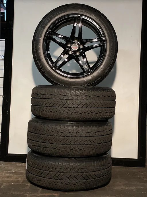 Porsche macan Borbet 19" zwarte velgen winterbanden 235/55R19 5x112 Vredestein Wintrac Pro