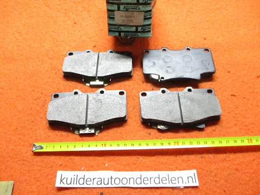 Remblokken voorzijde Toyota 4 Runner Hilux Land cruiser J9 VW Taro  044650K330