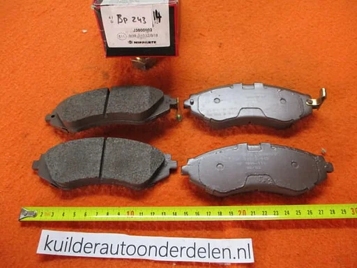 Remblokken voorzijde Chevrolet Daewoo Nubira Tacuma Nipparts J3600902 96245178