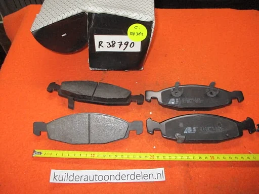 Remblokken voorzijde Jeep Grand Cherokee II ABS38790 BP382 05011969AA