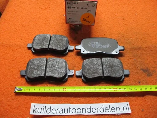 Remblokken voorzijde Toyota corolla E11 met versterkt chassis FTE blf1075 bp405  0446502010