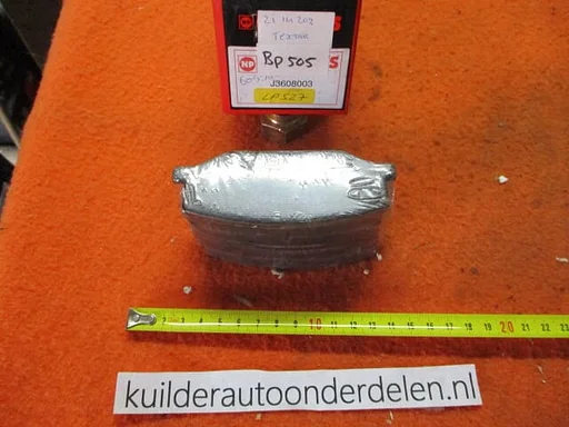 Remblokken voorzijde Suzuki Jimny Samurai SJ410 Sj413 BP505 Nipparts 1A013323Z