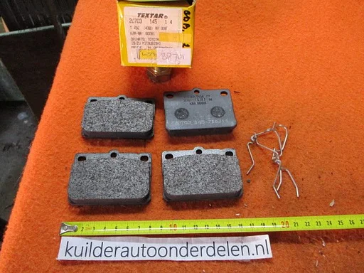 Remblokken voorzijde Mitsubishi Galant III Celeste Toyota Corolla E7 BP701  20703145