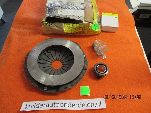 Koppelingset Mercedes 190 G klasse w124 let op mist plaat LUK QKT398AF