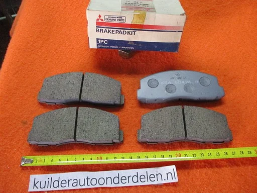 Remblokken voorzijde Mitsubishi Colt Turbo Galant Lancer Tredia Origineel MB534483
