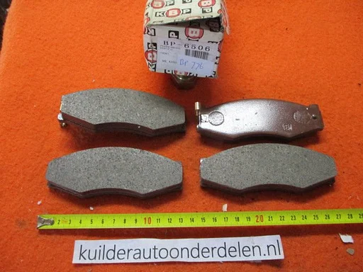 Remblokken voorzijde Nissan 300ZX  Bluebird KWP BP776  BP6506 Bp641  4100056g09