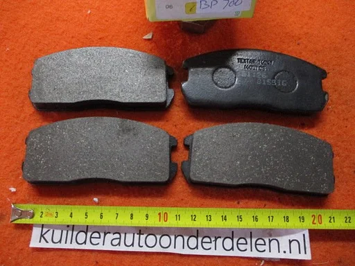 Remblokken voorzijde Mitsubishi Colt II en III Lancer III en IV BP780 Merk textar MB277542