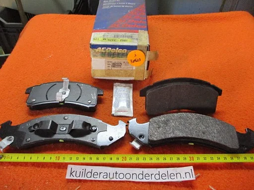 Remblokken voorzijde Chevrolet Camaro Pontiac firebird  38623  AC Delco 18023375  18022641