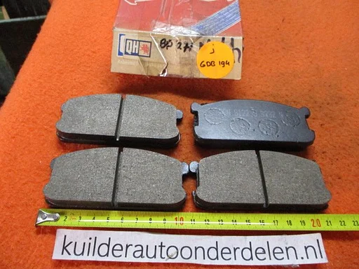 Remblokken voorzijde Mitsubishi Lancer II Sapporo  GDB194 QH bp271  MB151323