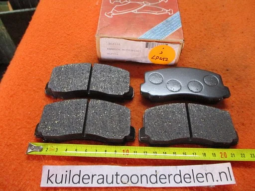 Remblokken voorzijde Mitsubishi Cordia Tredia LP452  QH bp388   MB277619