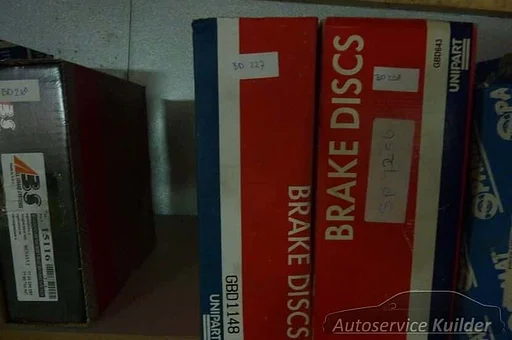 Remschijven +blokken voorzijde Mitsubishi colt lancer 88-90 unipart/Delphi Nieuw,