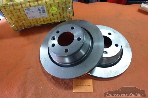 Remschijven + blokken achterzijde VW  Touareq  2003-2006  Nieuw Bosch / Textar