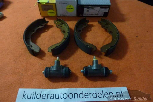 Remschoenset + remcilinders Mazda 323 Bekend Merk Nieuw in de doos