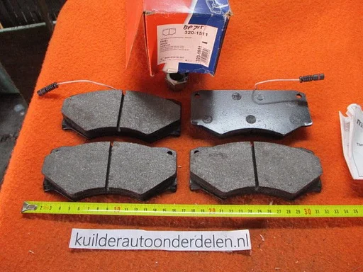 Remblokken Mercedes G W460 W461 W463 L W601 W602 Voorzijde AD 0005868942