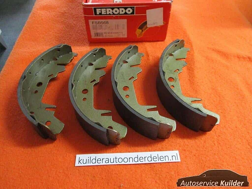 Remschoenset Chrysle Voyager  57mm breed Ferodo Nieuw