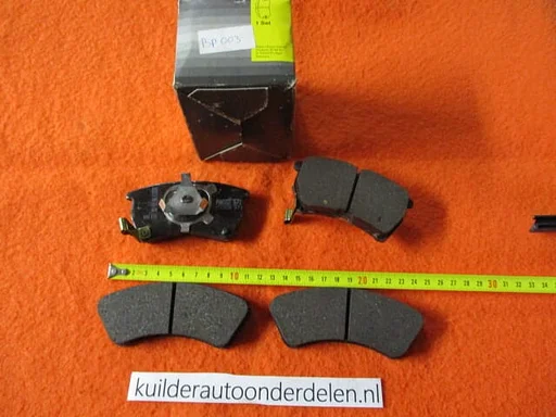 Remblokken voorzijde Mazda 323 III 1.6 GT Turbo Bosch 424 006B   B21249280