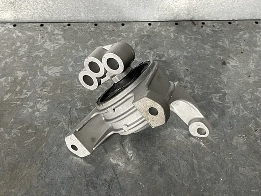 BRACKET ASSY,ENGINE MOUNTING R - LANDWIND CV9