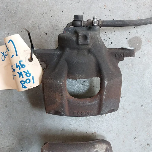 remklauw links voorzijde peugeot 108 1.0 vti
