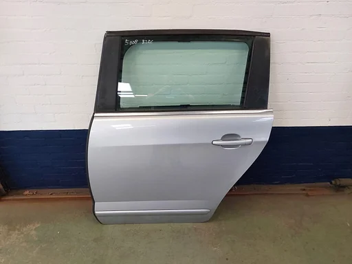 portier links achter peugeot 5008 ezrc, 9004AV