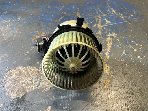 Audi A4 Avant (B8) Aanjager 8K0820521