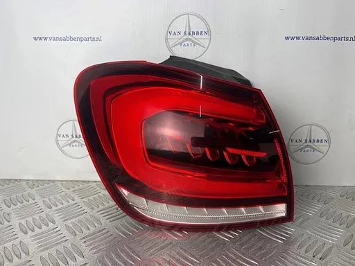 Achterlicht links van een Mercedes A-Klasse