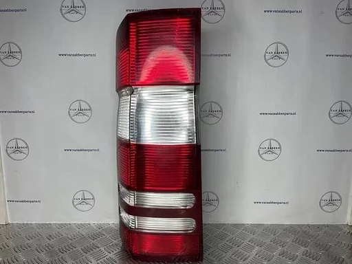 Achterlicht links van een Mercedes Sprinter