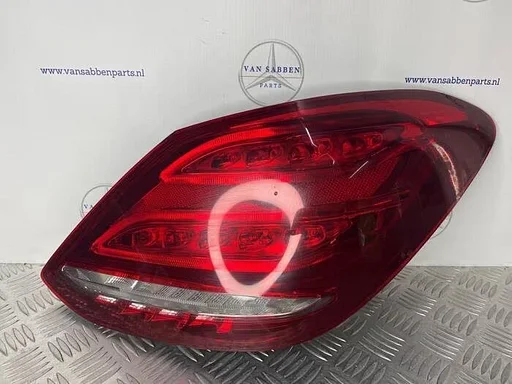 Achterlicht rechts van een Mercedes C-Klasse