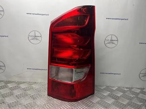 Achterlicht rechts van een Mercedes Vito