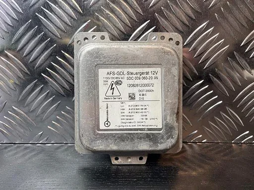 Xenon module van een Mercedes E-Klasse