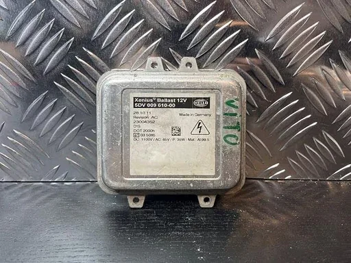 Xenon module van een Mercedes Vito