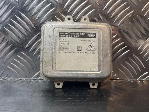 Xenon module van een Mercedes Vito