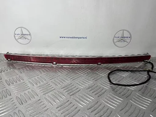 Extra Remlicht midden van een Mercedes C-Klasse