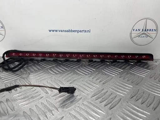 Extra Remlicht midden van een Mercedes S-Klasse