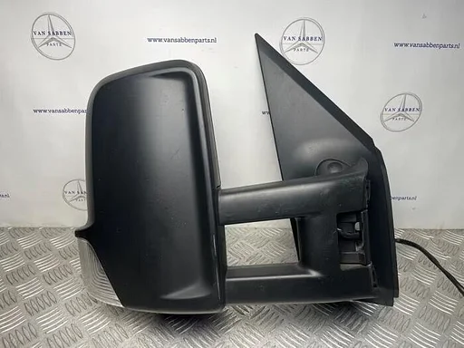 Buitenspiegel rechts van een Mercedes Sprinter