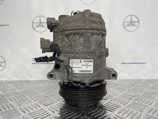 Aircopomp van een Mercedes Sprinter