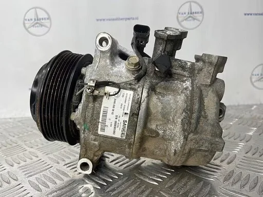 Aircopomp van een Mercedes Vito