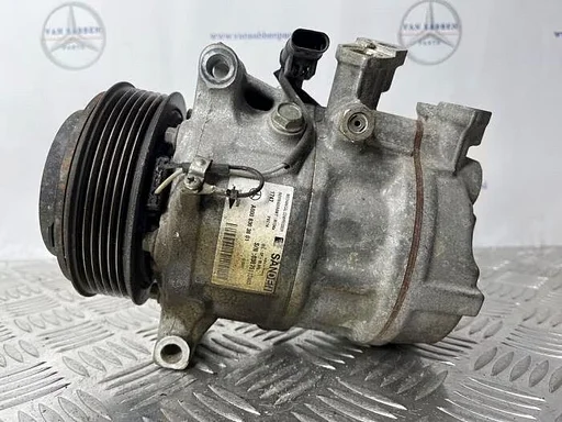 Aircopomp van een Mercedes Vito