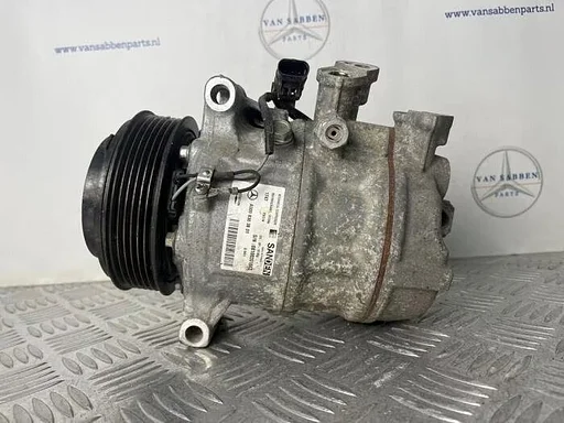 Aircopomp van een Mercedes Vito