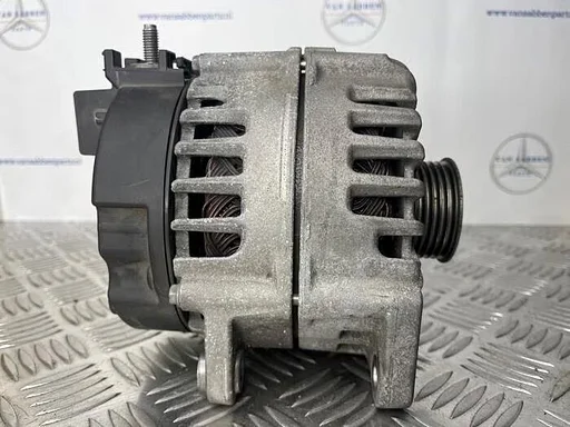 Dynamo van een Mercedes C-Klasse