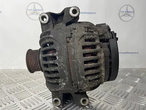 Dynamo van een Mercedes C-Klasse