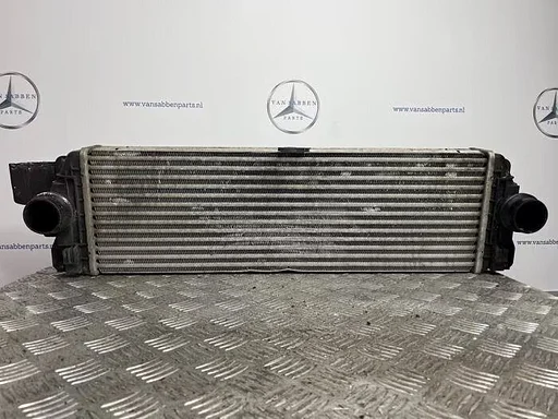 Intercooler van een Mercedes Sprinter