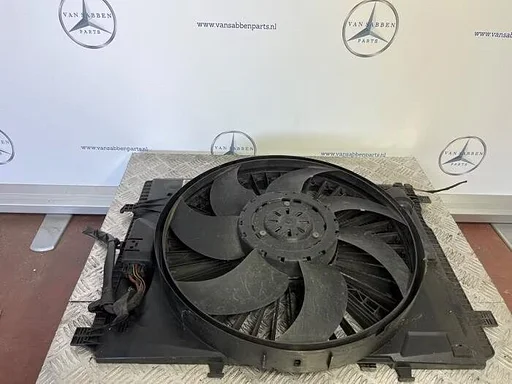 Koelvin van een Mercedes B-Klasse