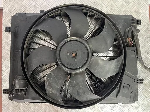 Koelvin van een Mercedes C-Klasse