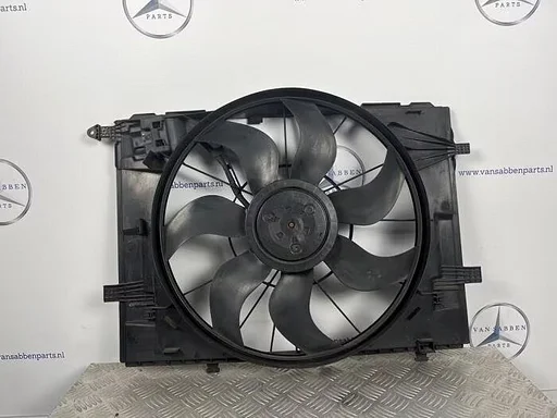 Koelvin van een Mercedes C-Klasse