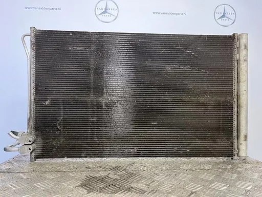 Airco Condensor van een Mercedes Vito